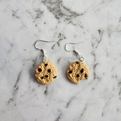 Handmade Chocolate Chip Cookie Earrings by Jazzed Up Bling – polymer clay food jewelry featuring realistic cookie detail with chocolate chips
