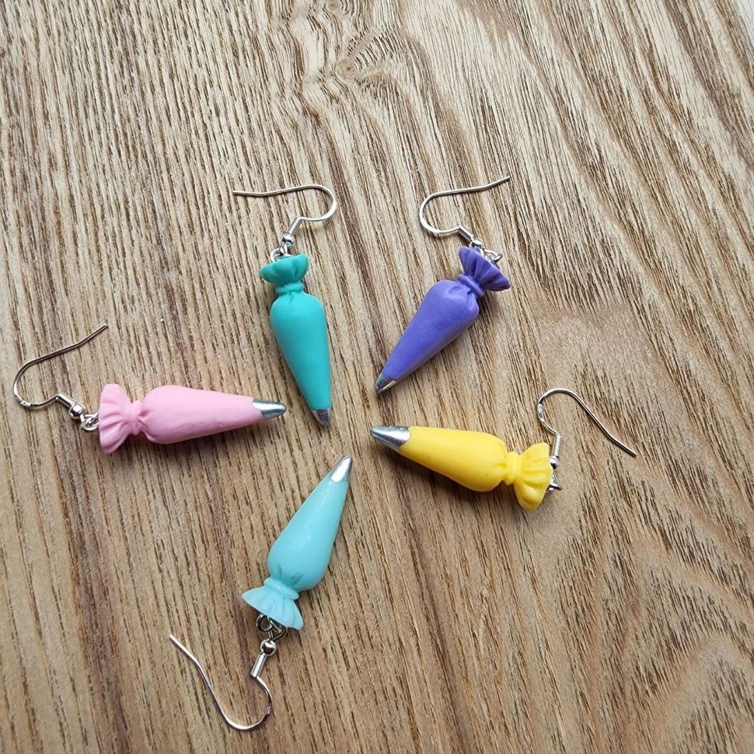 Final clearance – Piping bag resin dangle earrings, lightweight and affordable, mismatched
